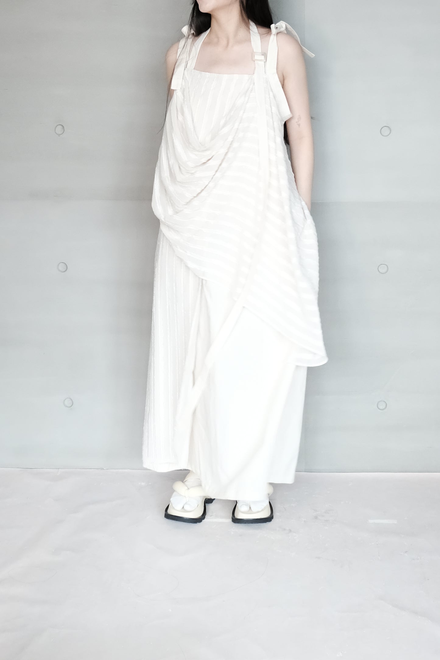 asymmetric striped halter dress（in-stock)