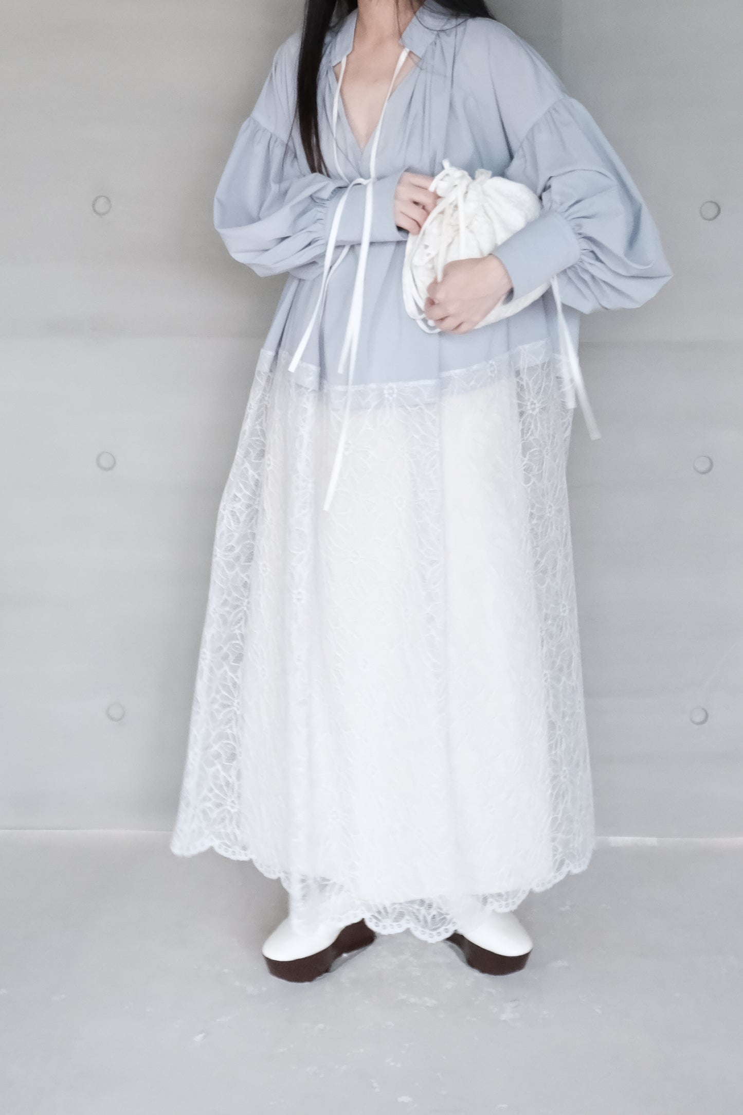 lace-paneled dress with voluminous sleeves - baby blue (last piece)