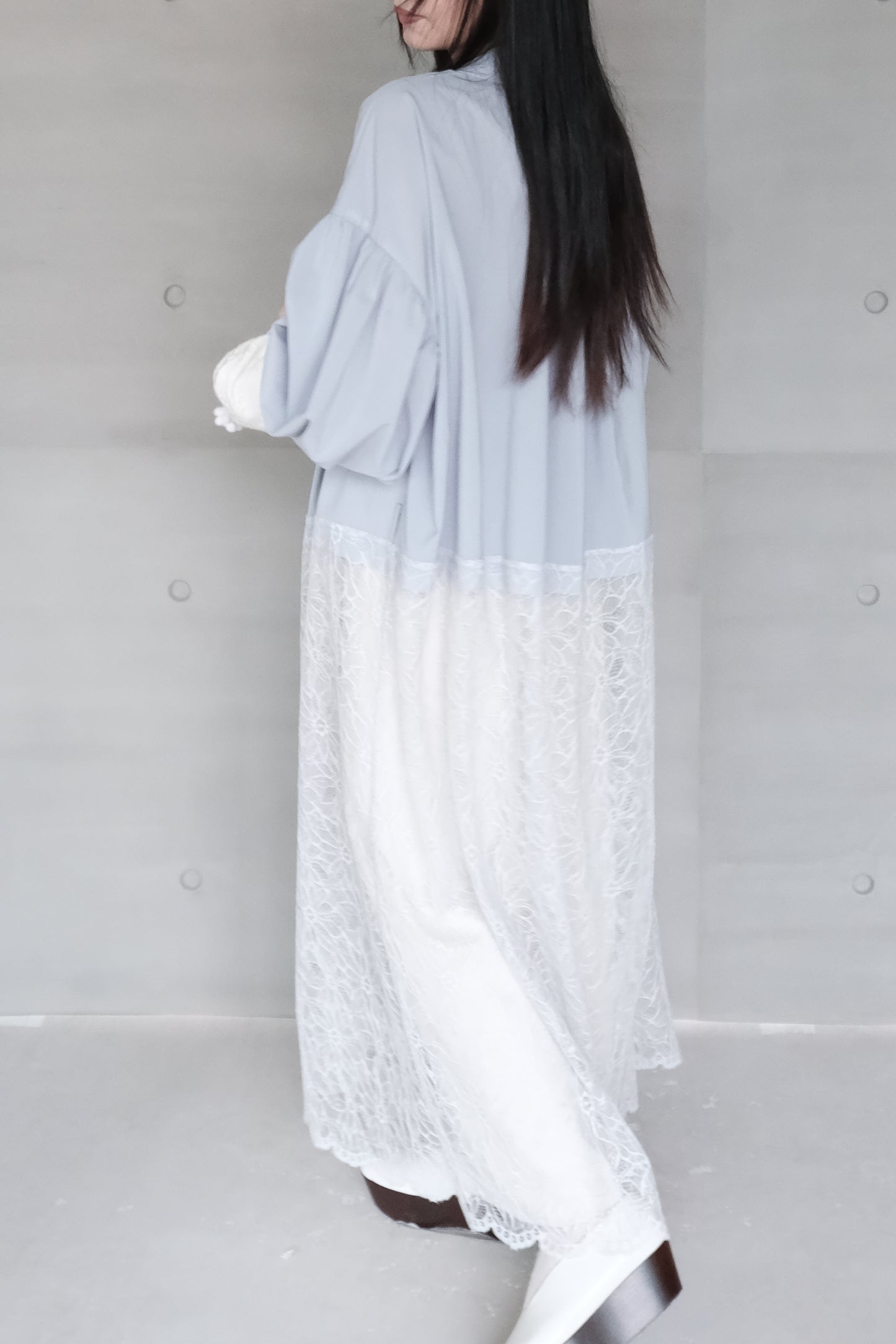 lace-paneled dress with voluminous sleeves - baby blue (last piece)