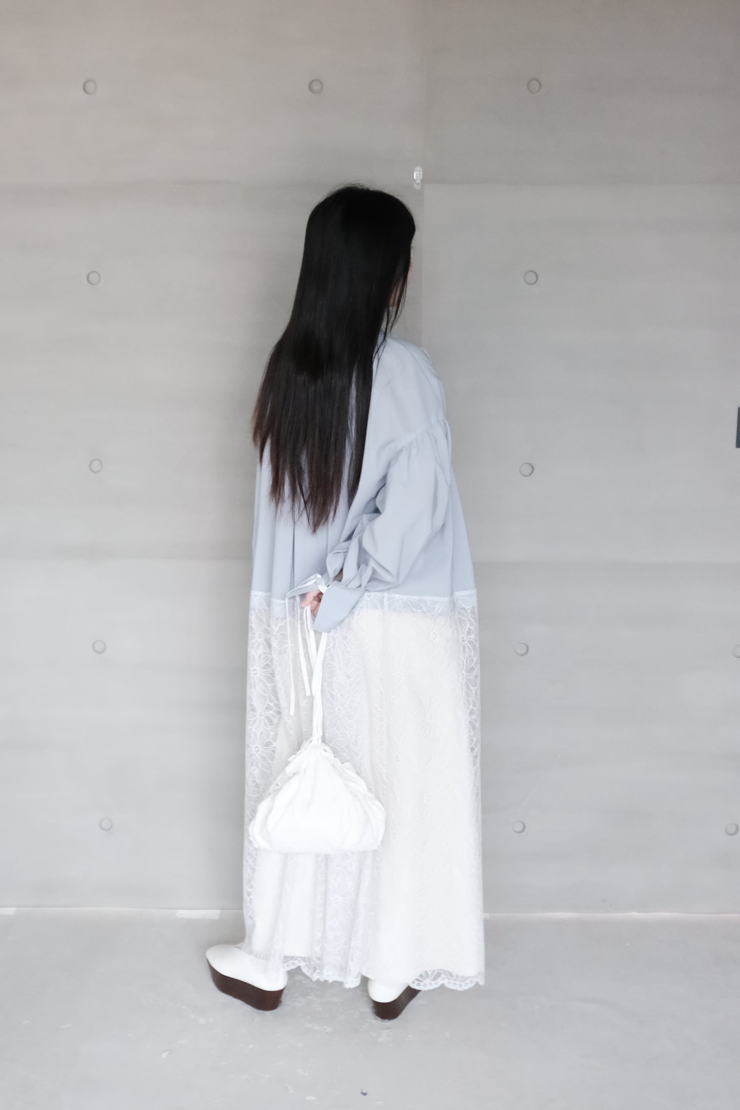 lace-paneled dress with voluminous sleeves - baby blue (last piece)