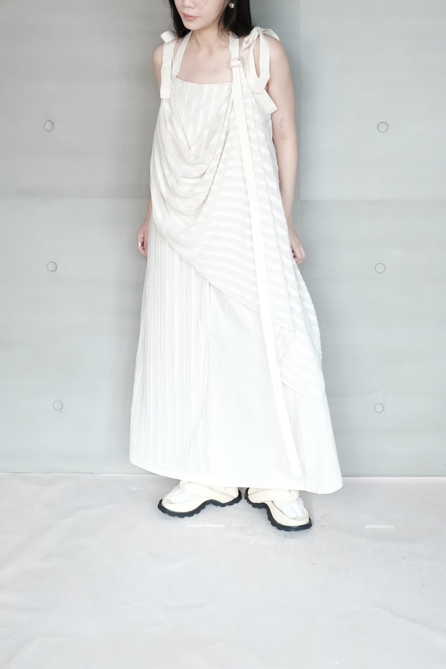 asymmetric striped halter dress（in-stock)