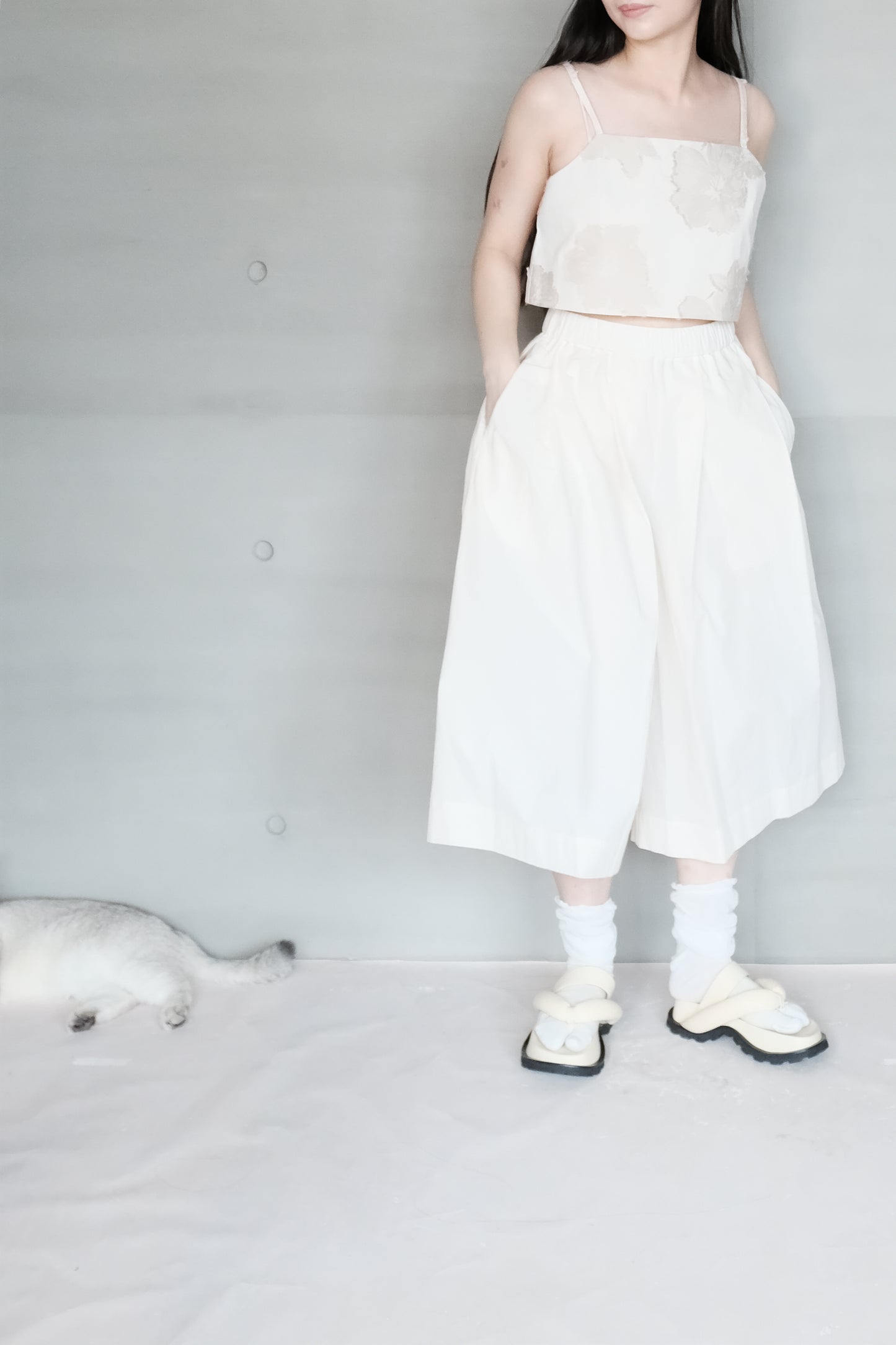cotton canvas cropped trousers (in-stock)
