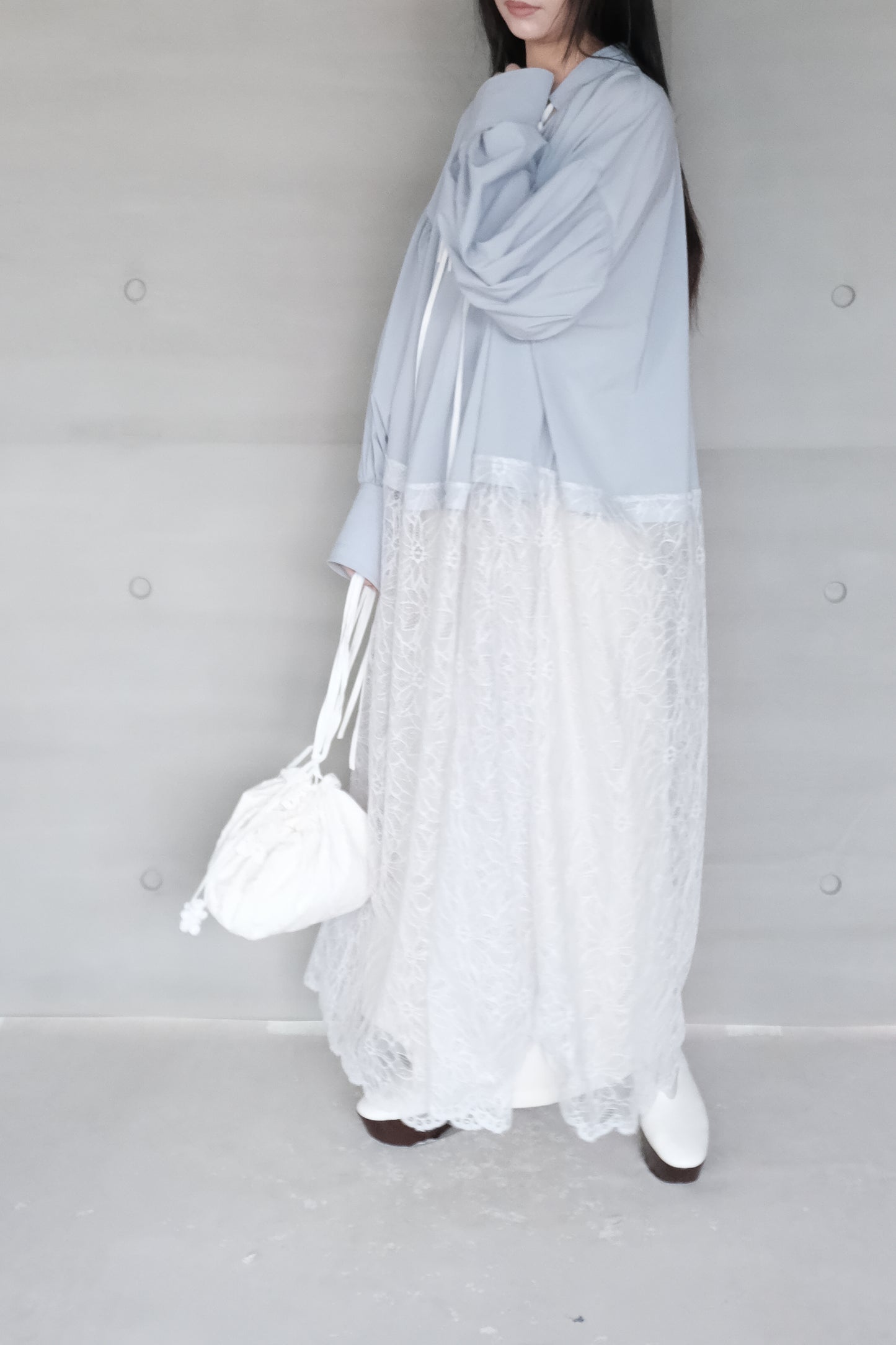 lace-paneled dress with voluminous sleeves - baby blue (last piece)