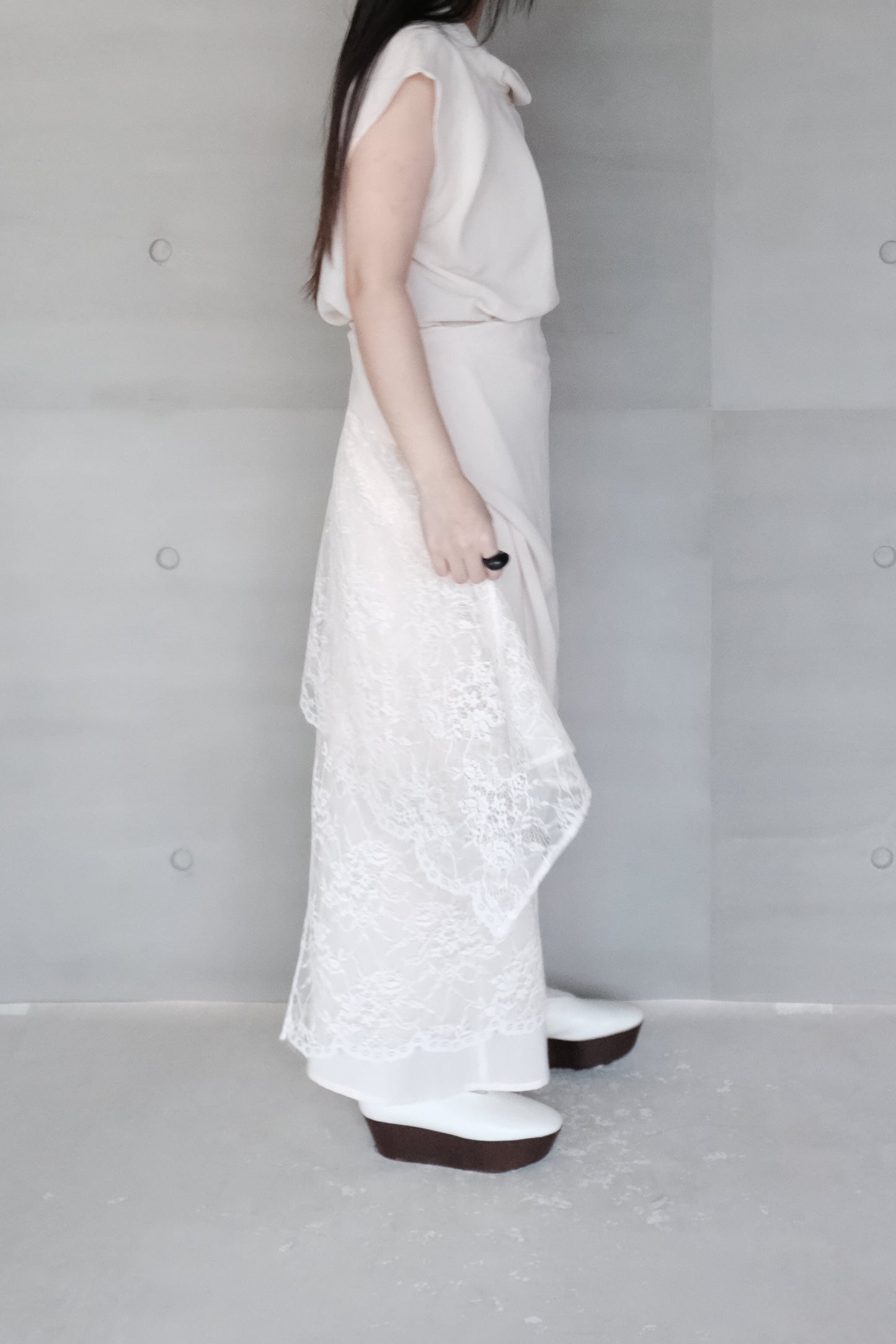 asymmetric lace-trimmed skirt - beige  (pre-order)