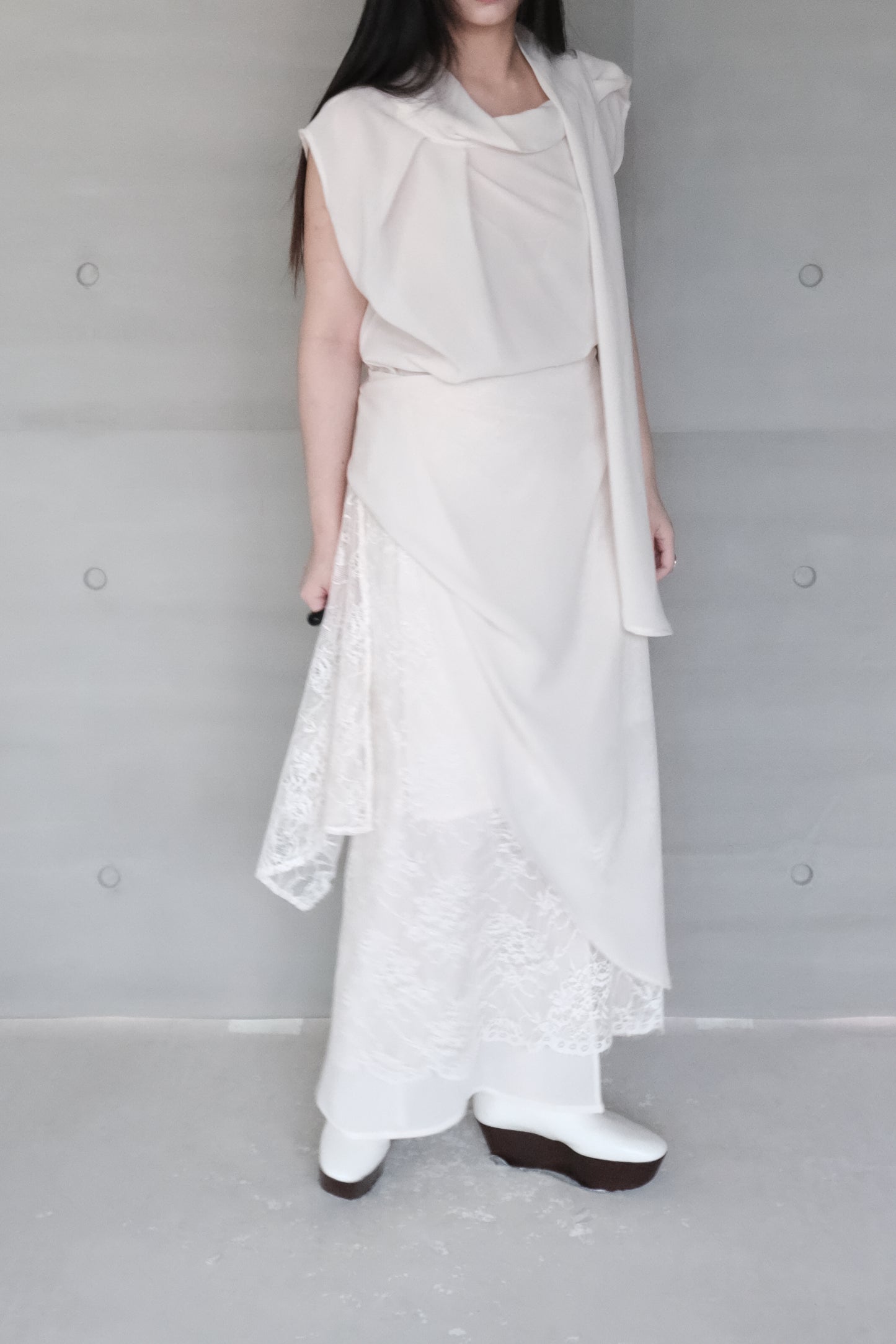 asymmetric lace-trimmed skirt - beige  (pre-order)