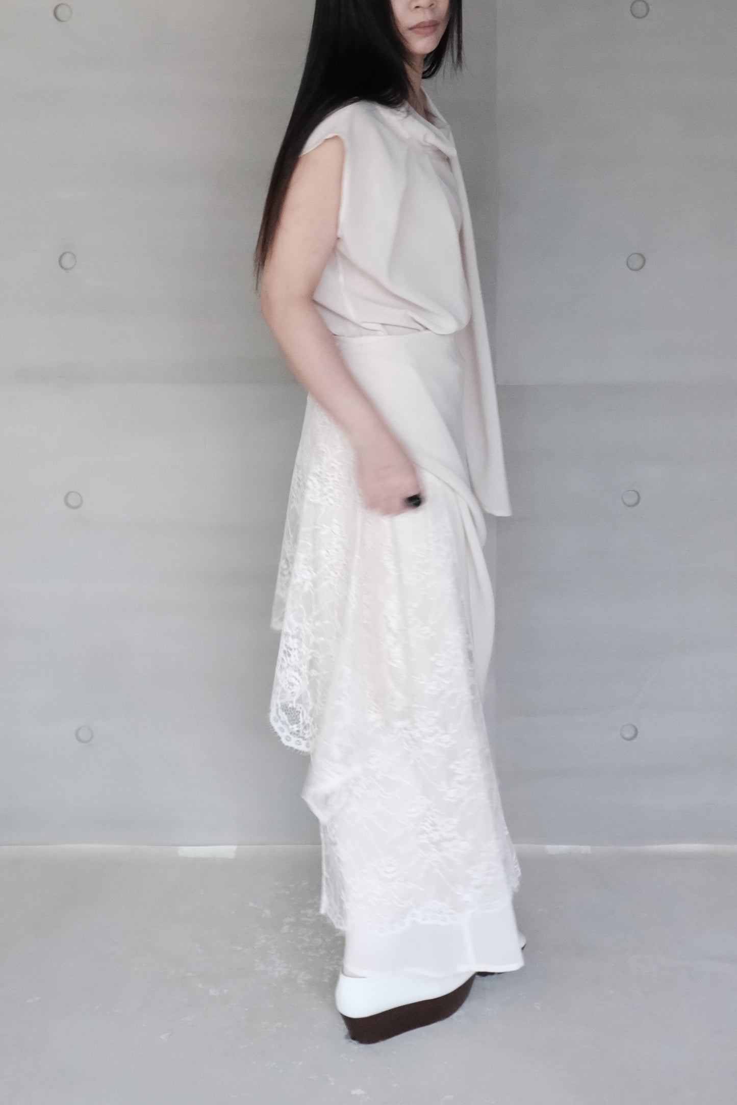 asymmetric lace-trimmed skirt - beige  (pre-order)