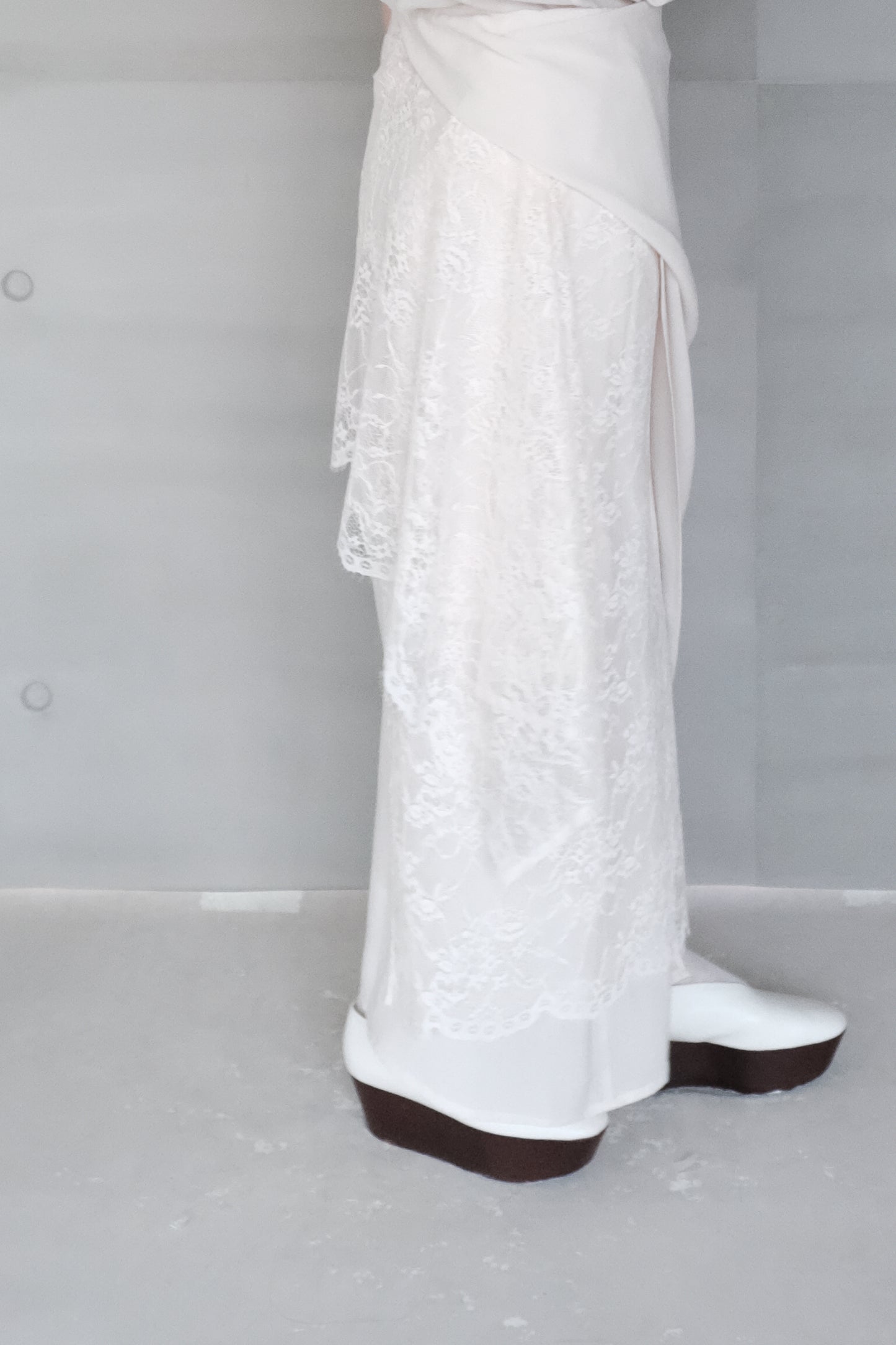 asymmetric lace-trimmed skirt - beige  (pre-order)