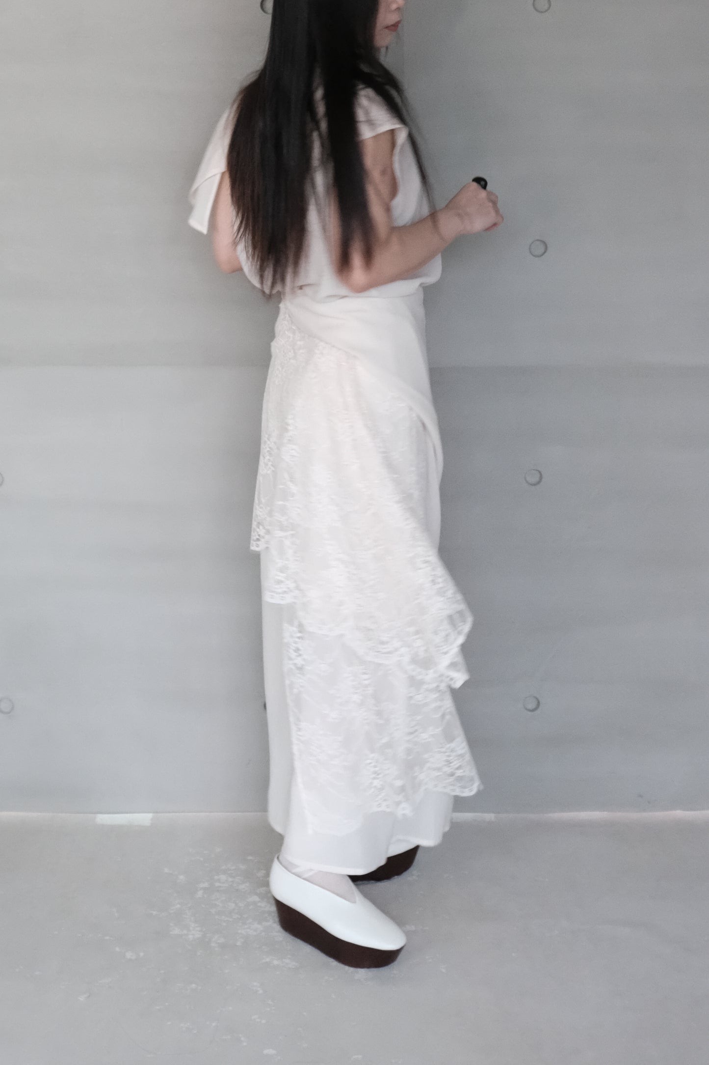 asymmetric lace-trimmed skirt - beige  (pre-order)