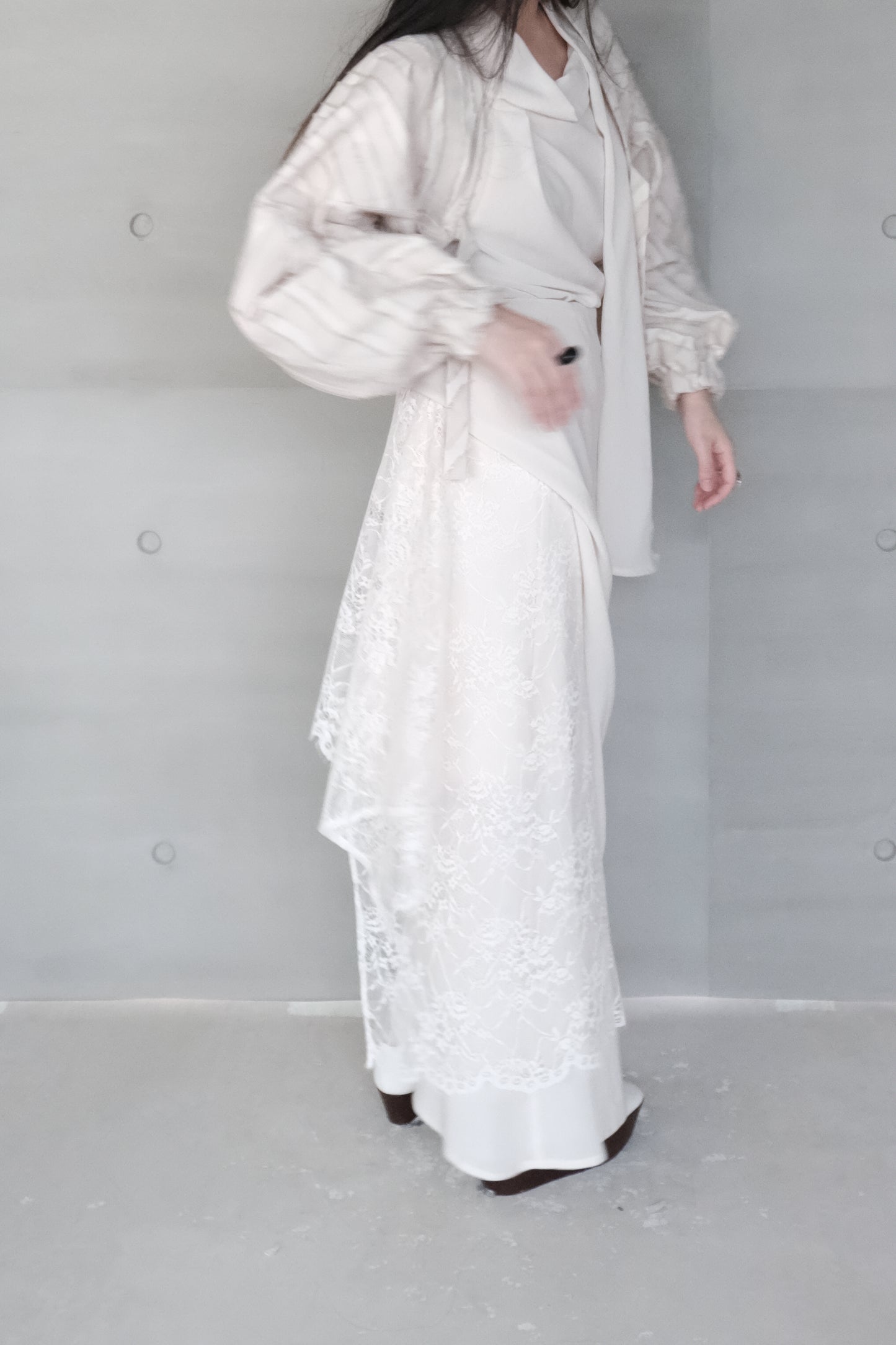 asymmetric lace-trimmed skirt - beige  (pre-order)