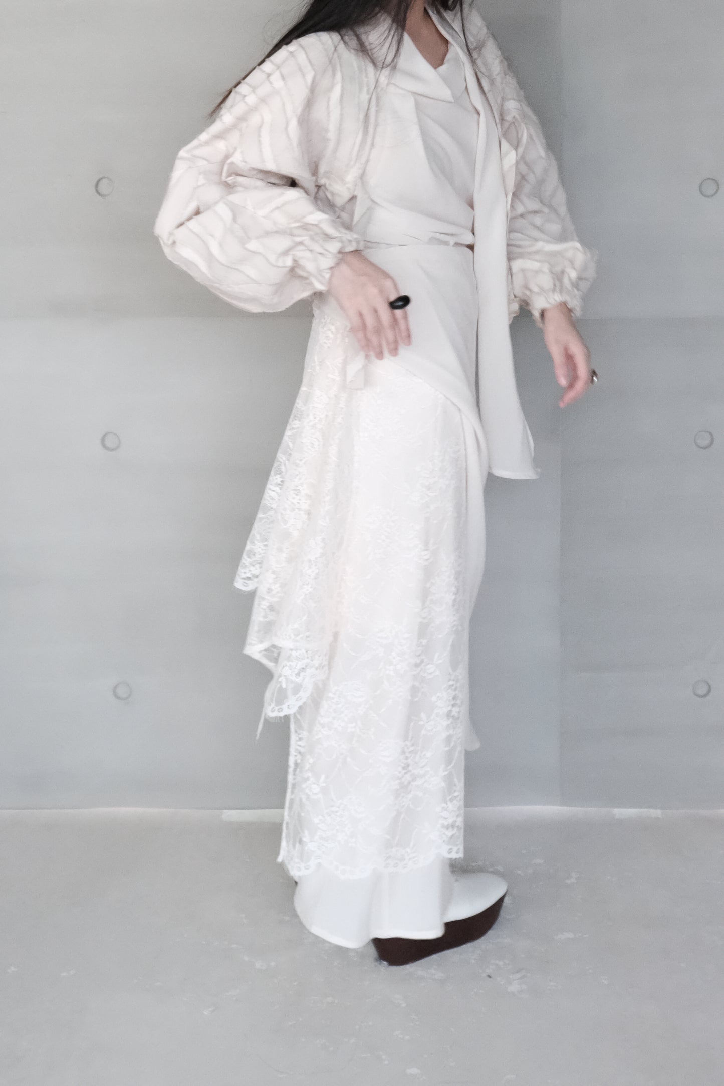 asymmetric lace-trimmed skirt - beige  (pre-order)