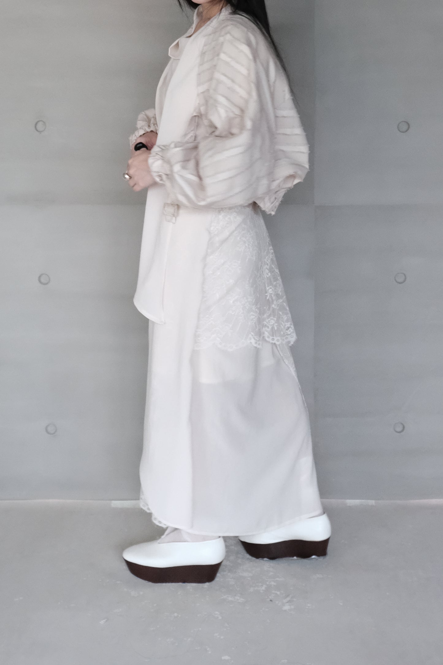 asymmetric lace-trimmed skirt - beige  (pre-order)