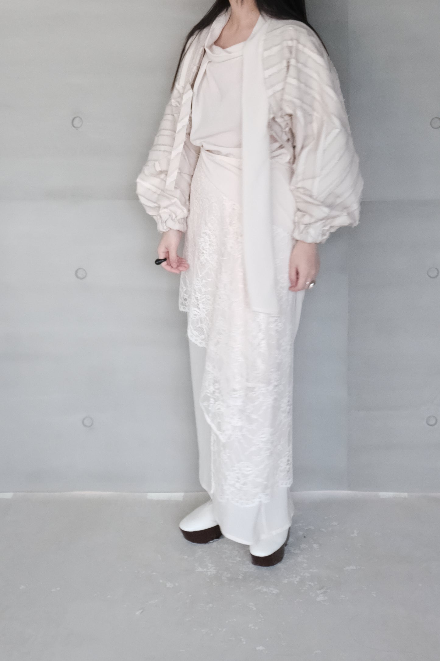 asymmetric lace-trimmed skirt - beige  (pre-order)