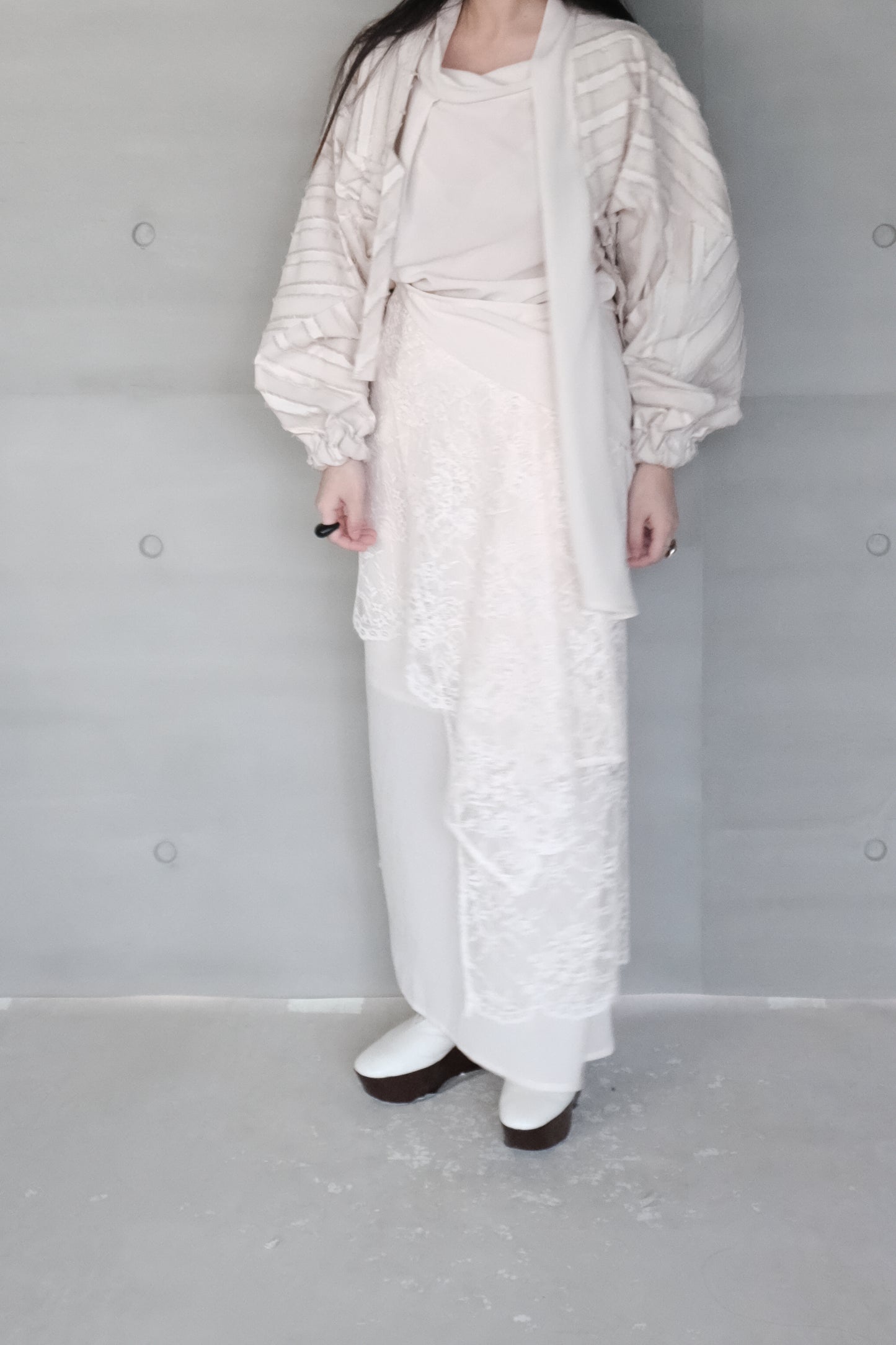 asymmetric lace-trimmed skirt - beige  (pre-order)