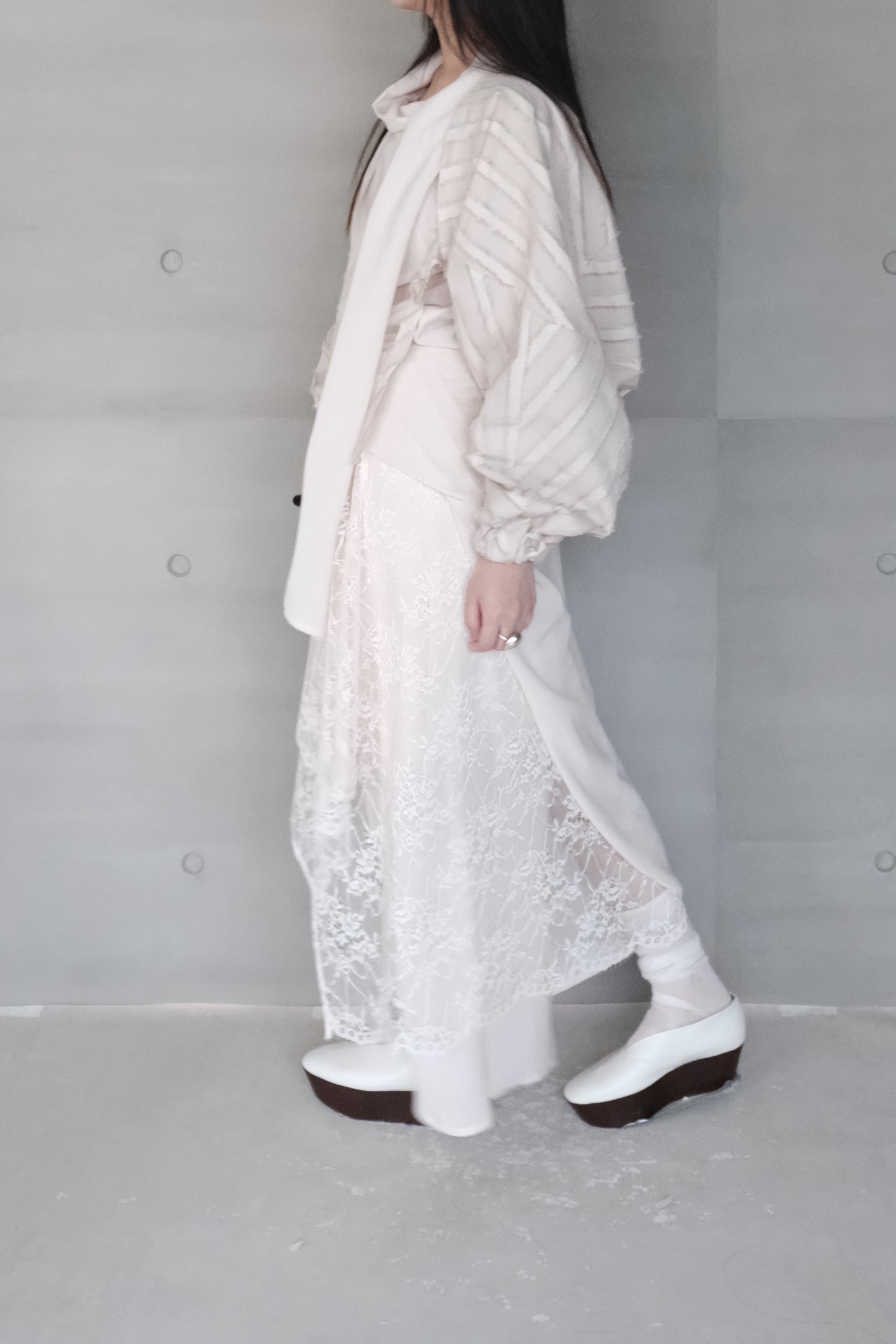 asymmetric lace-trimmed skirt - beige  (pre-order)