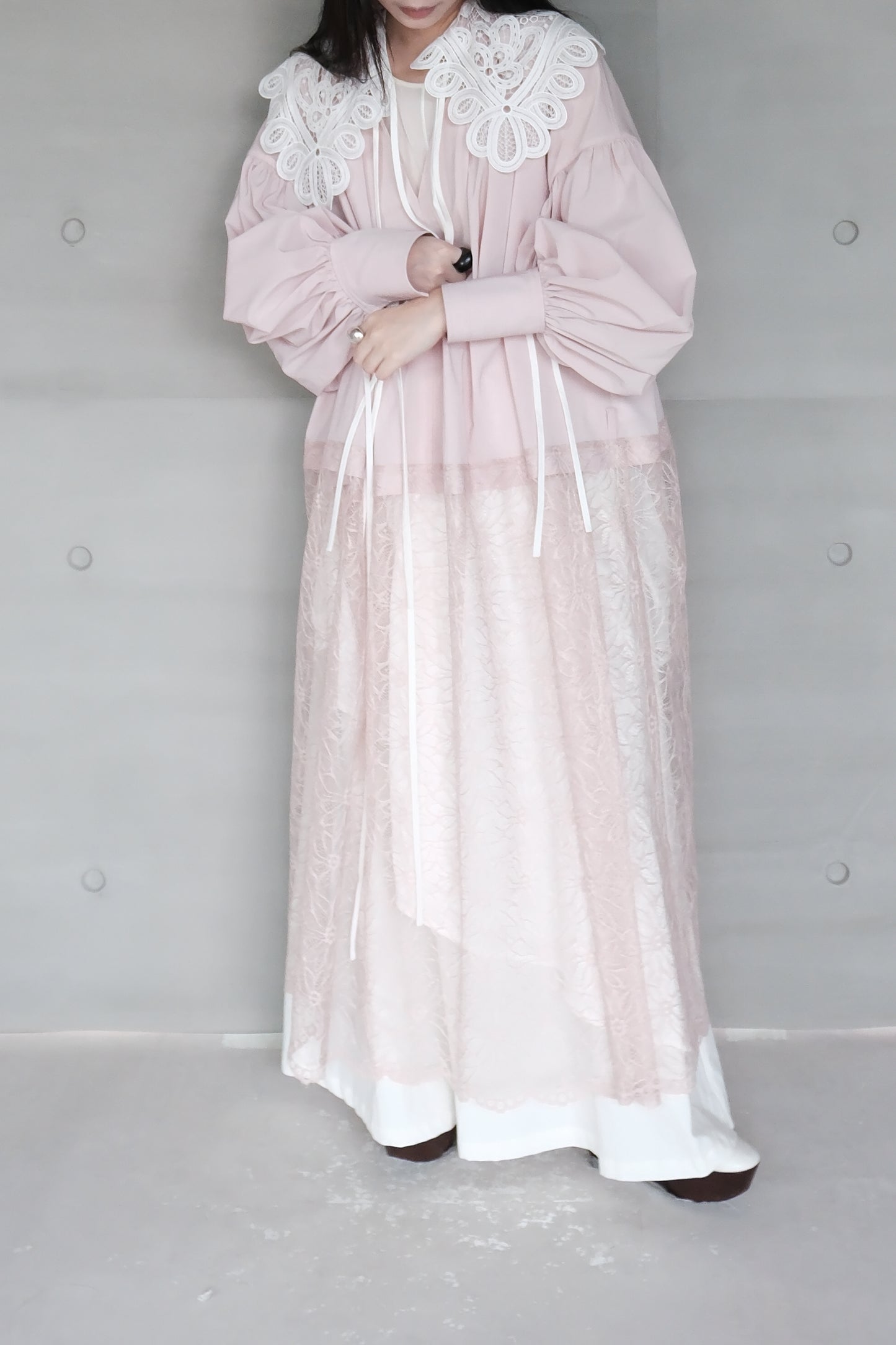 lace-paneled dress with voluminous sleeves - light pink ( in-stock)