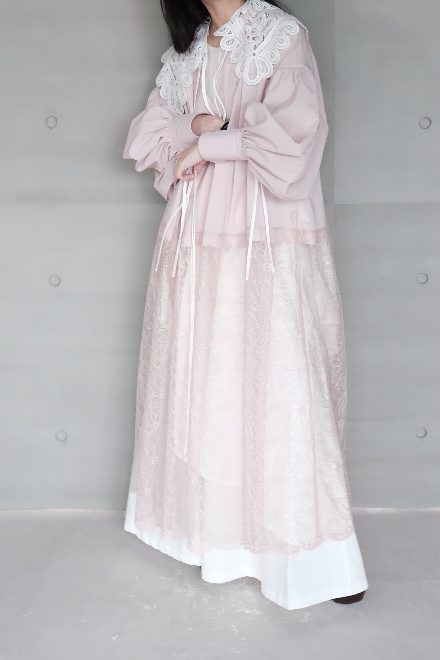 lace-paneled dress with voluminous sleeves - light pink ( in-stock)