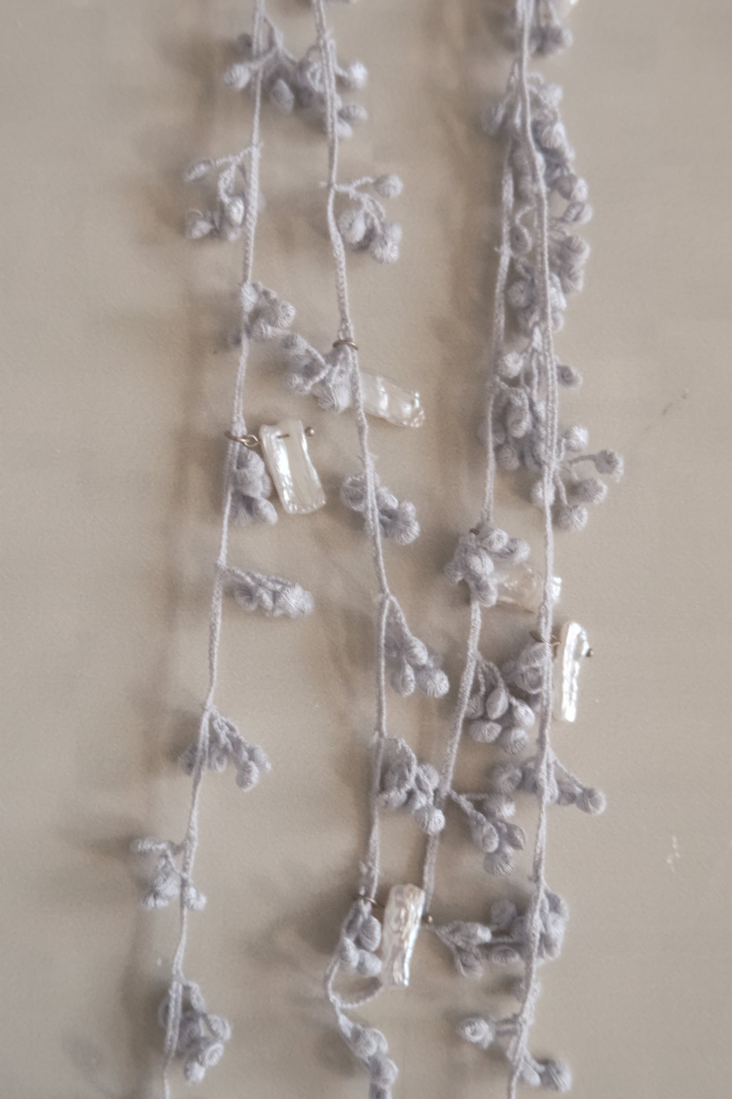 woven floral pearl necklace - blue