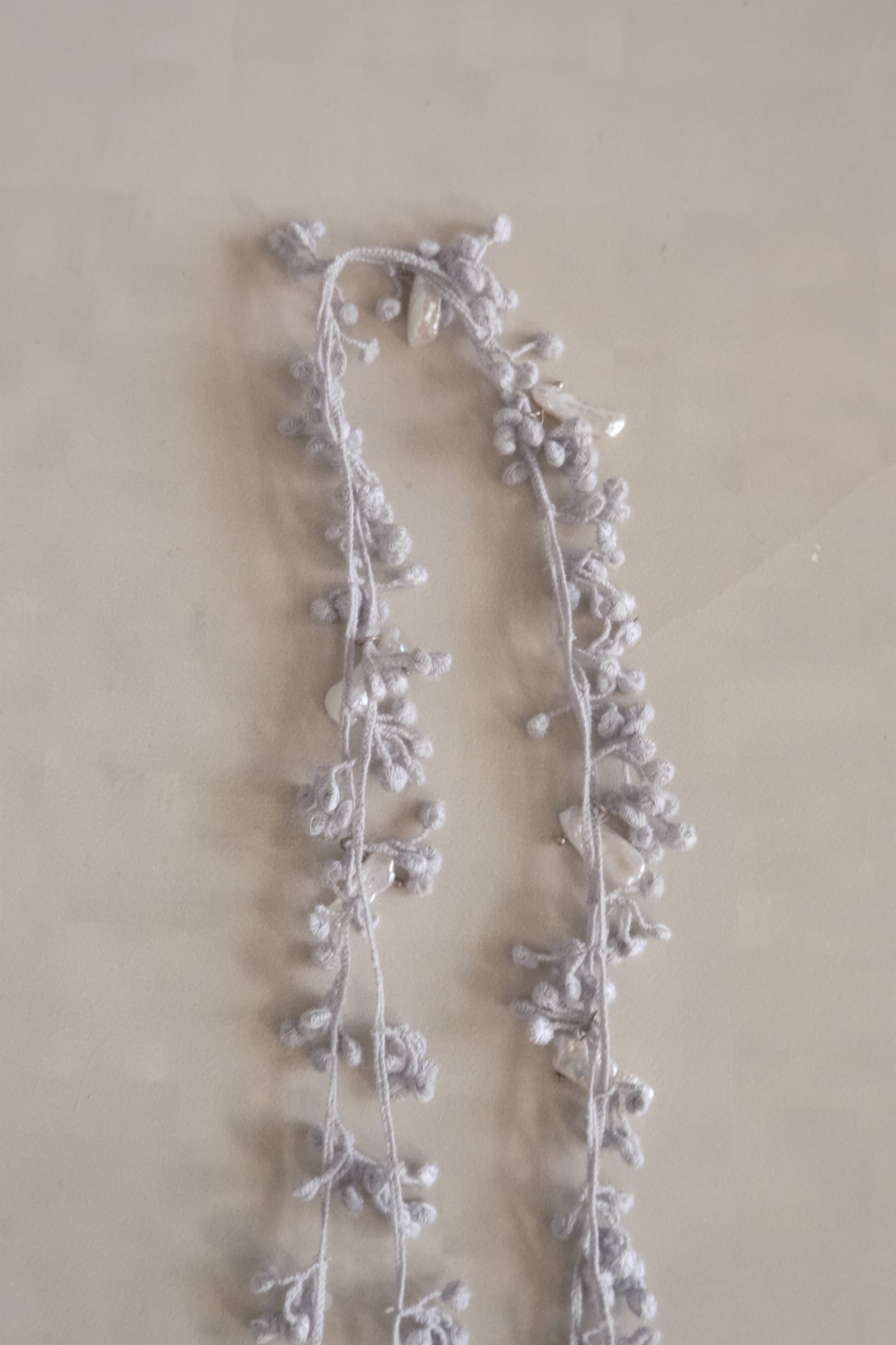 woven floral pearl necklace - blue