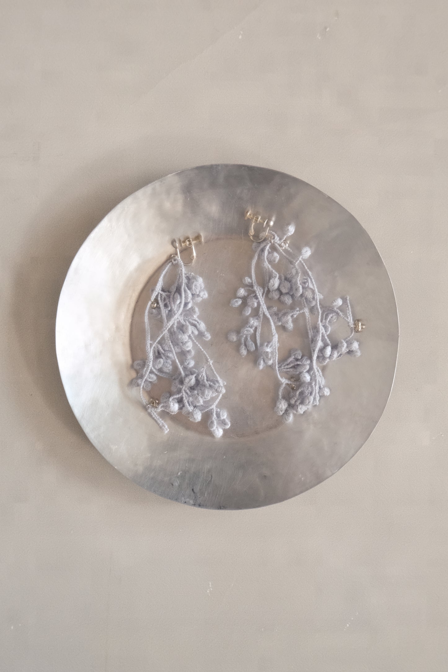 woven floral silver-bead earrings - blue