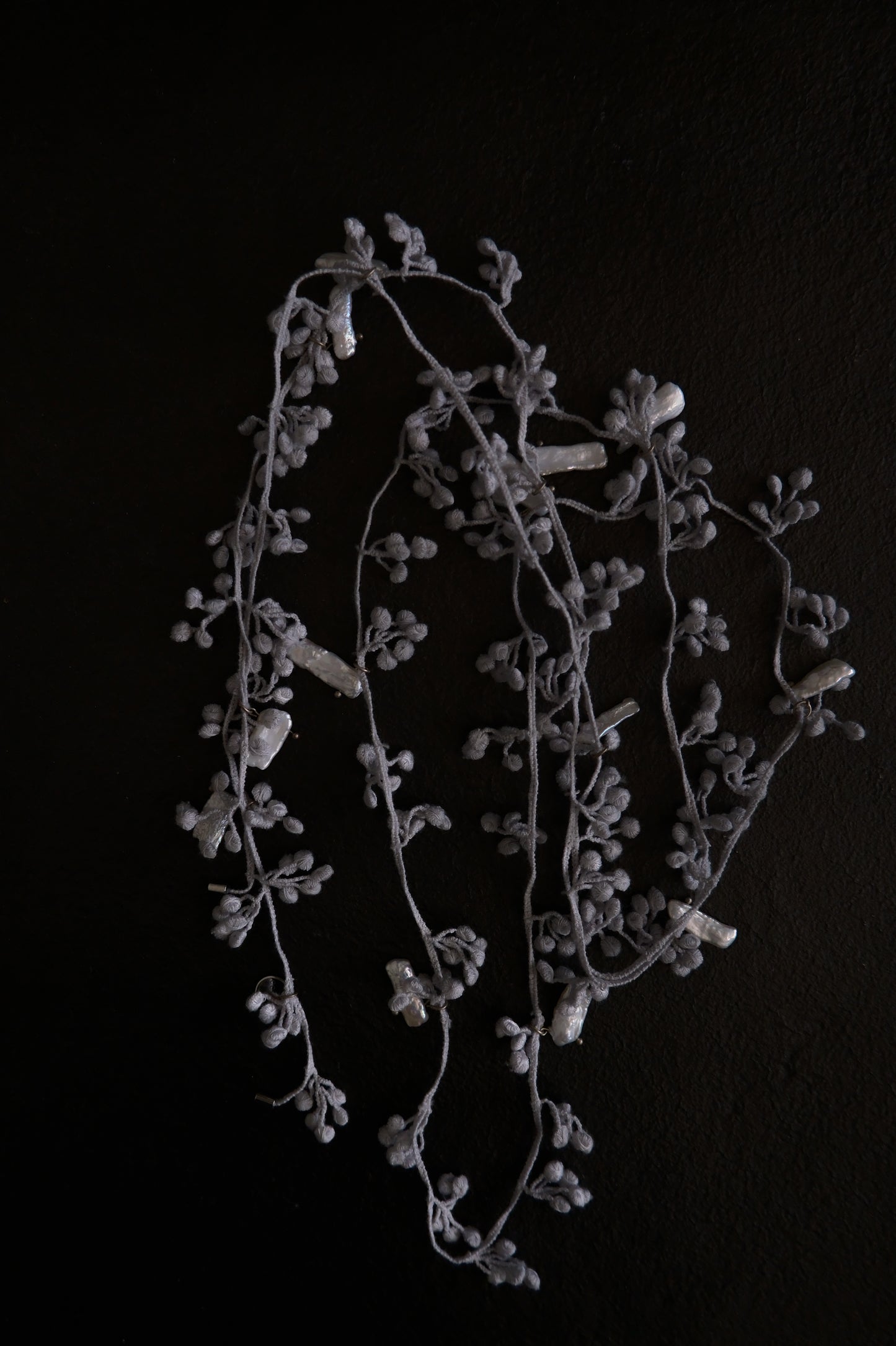 woven floral pearl necklace - blue