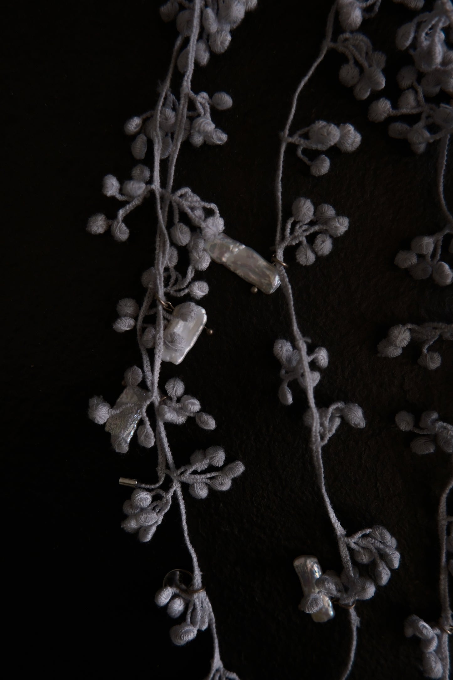 woven floral pearl necklace - blue