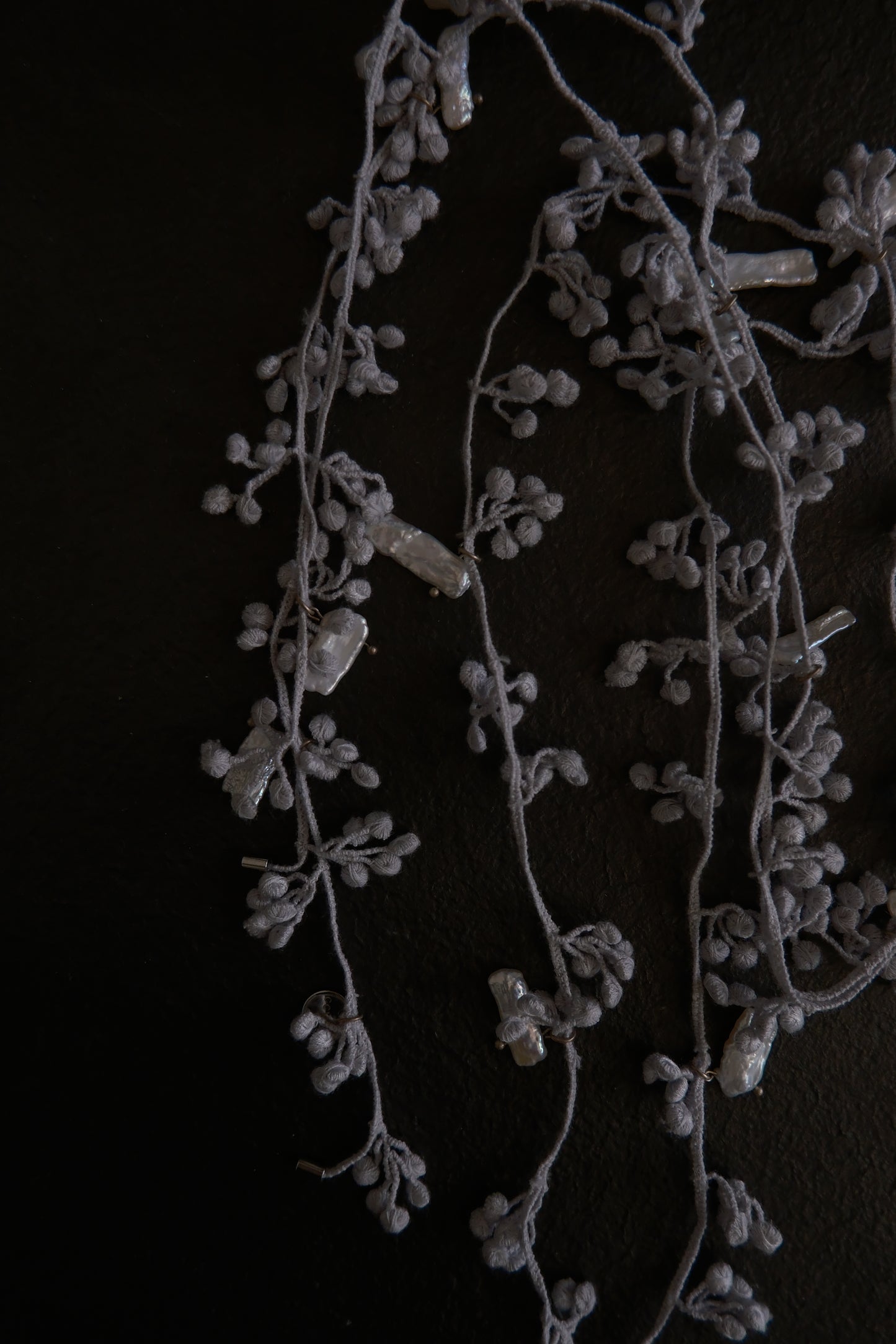 woven floral pearl necklace - blue