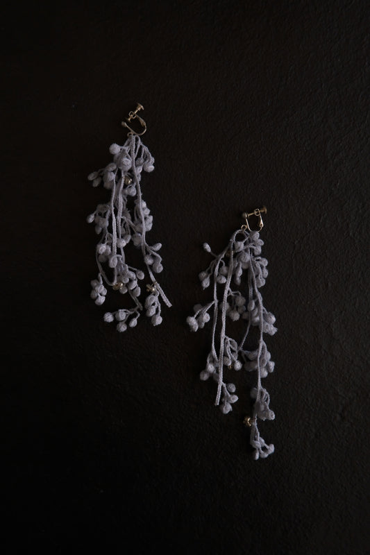 woven floral silver-bead earrings - blue