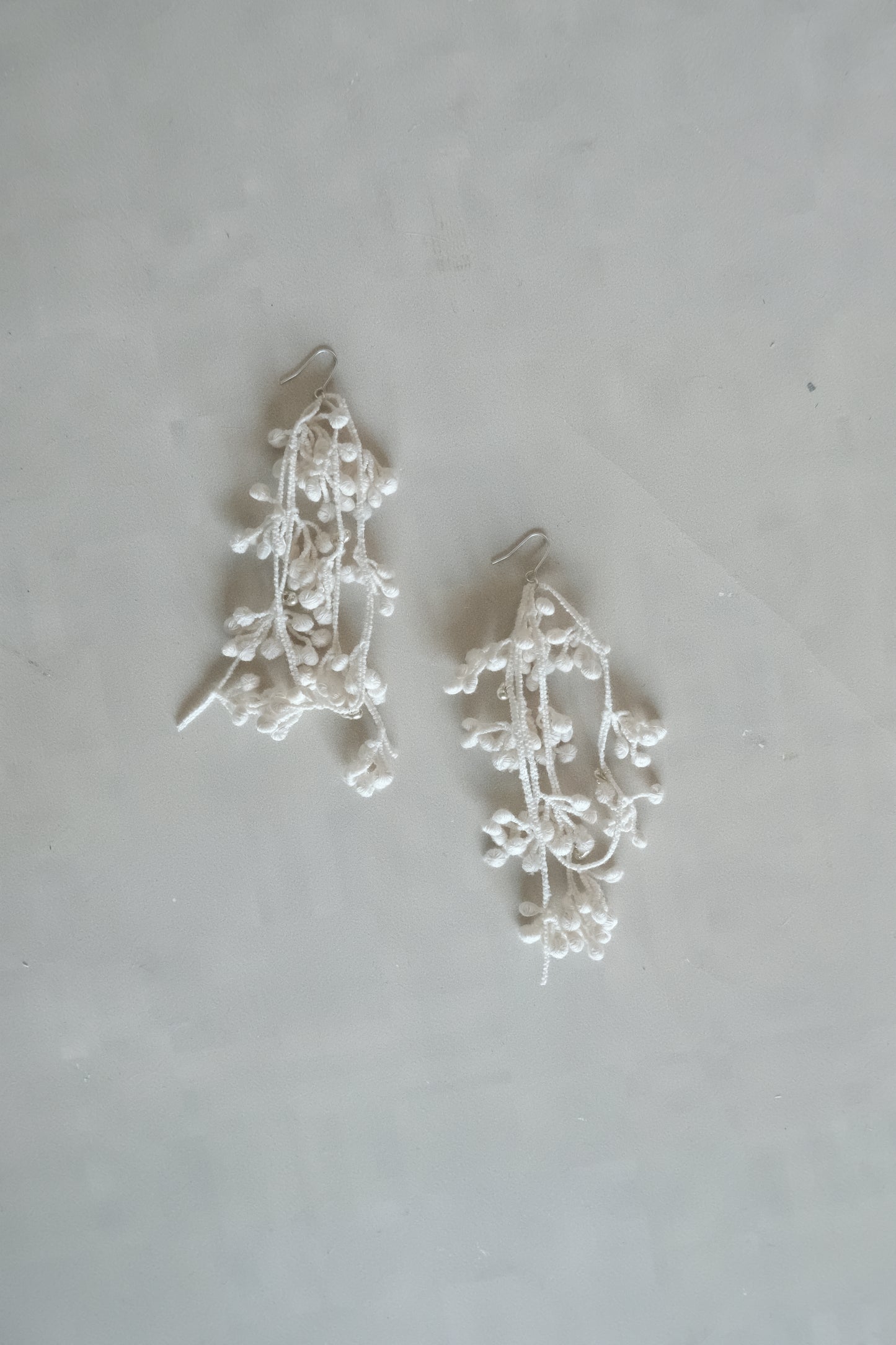 woven floral silver-bead earrings - beige
