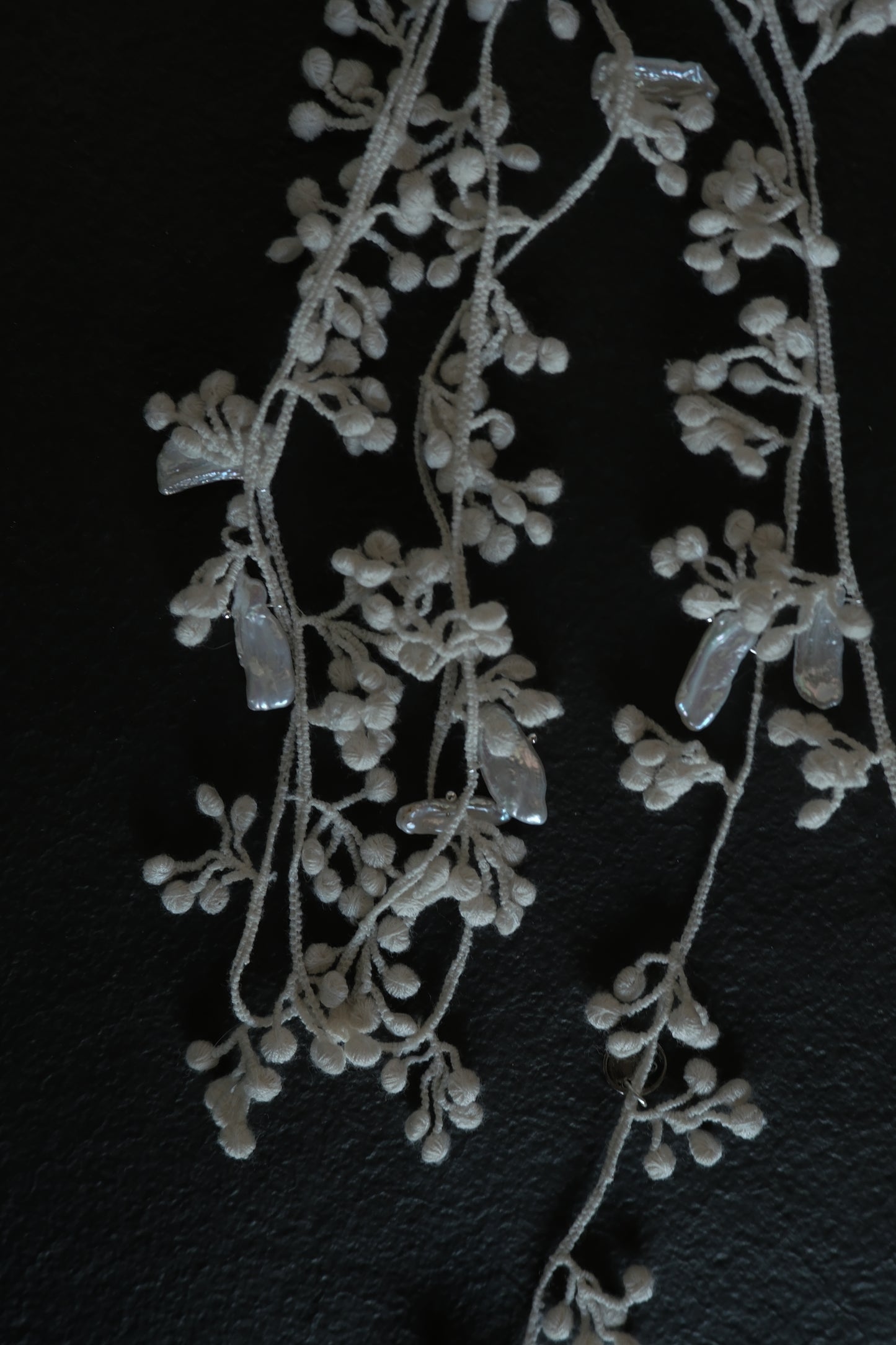 woven floral pearl necklace - beige