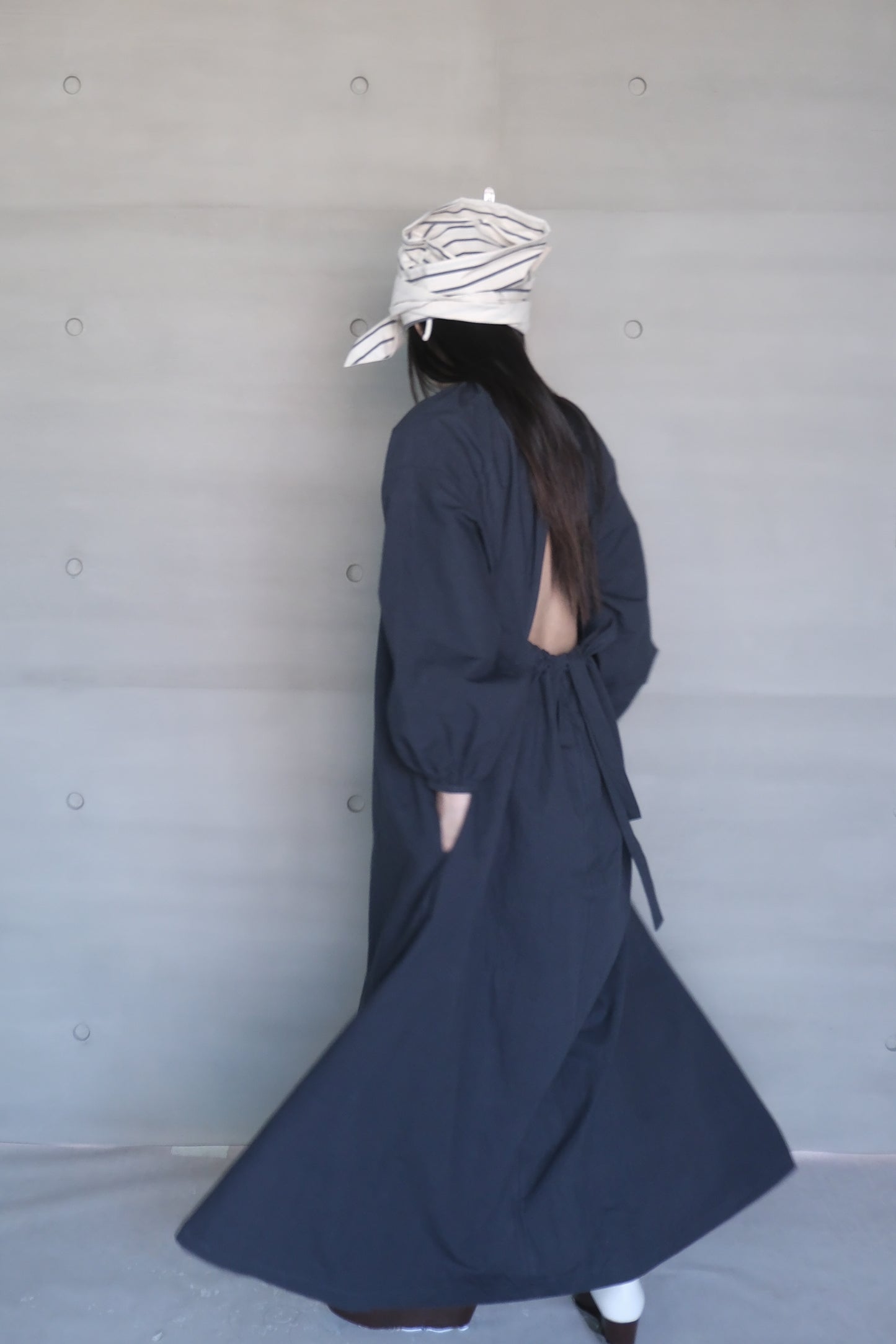 long-sleeve backless cotton-linen navy dress (pre-order)
