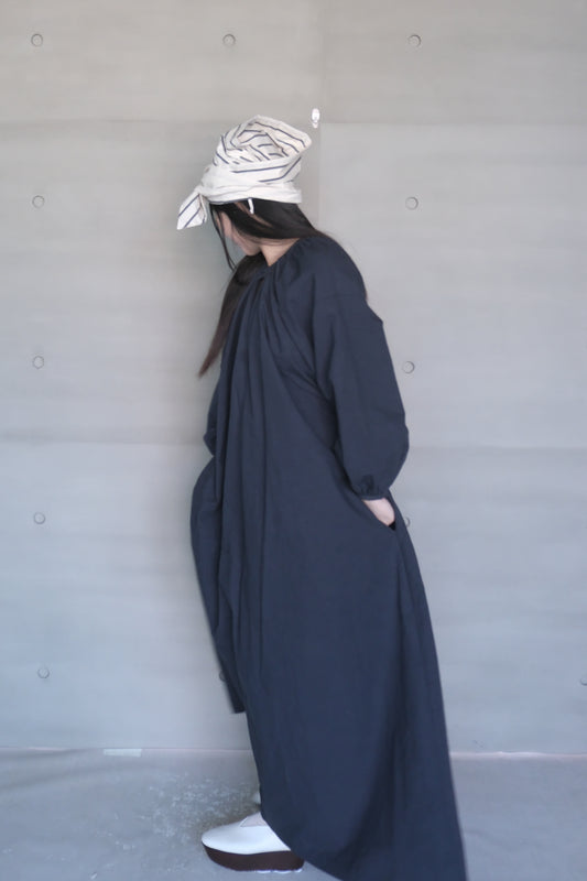 long-sleeve backless cotton-linen navy dress (pre-order)