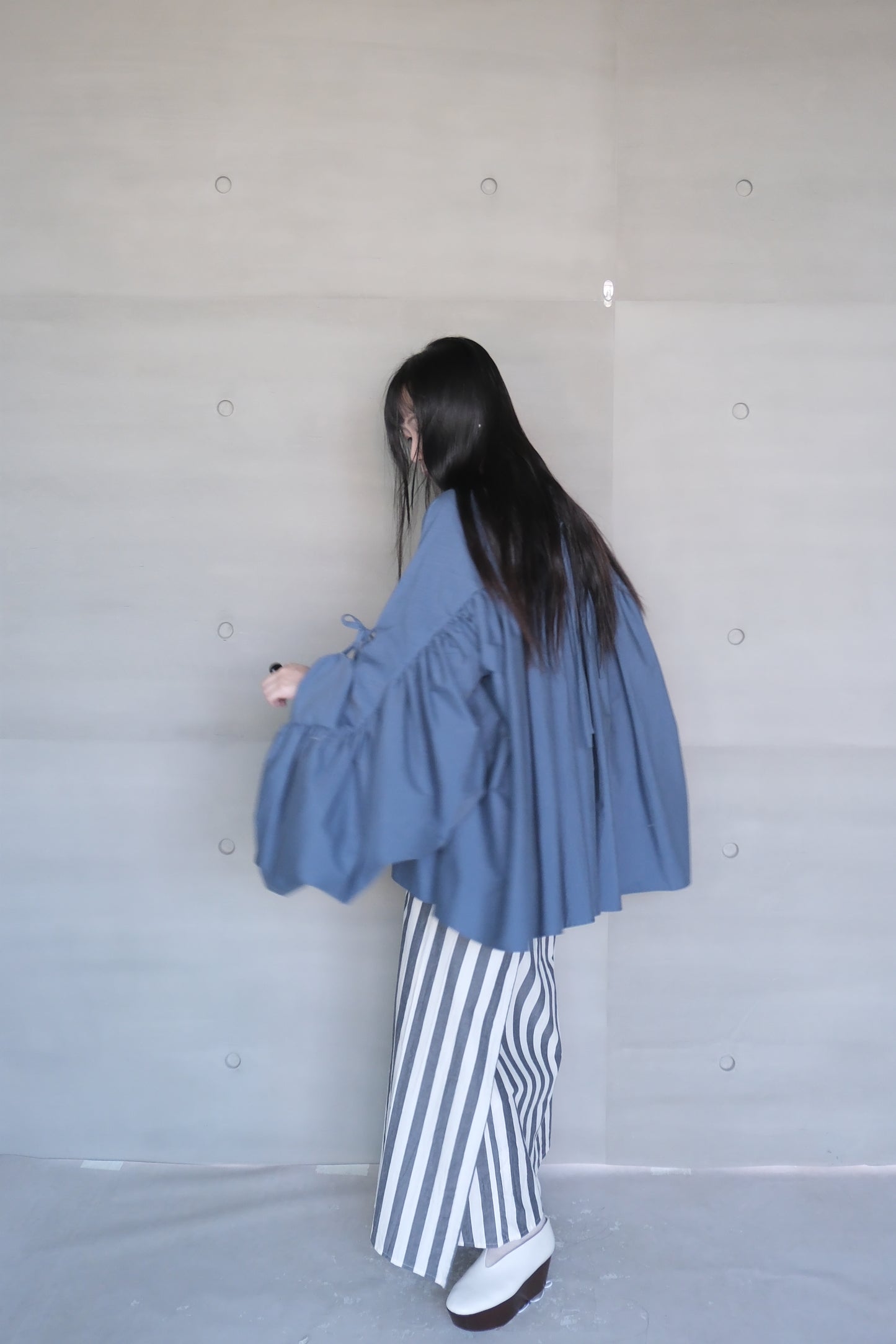 wide-sleeved with gathering double layers top (in-stock)