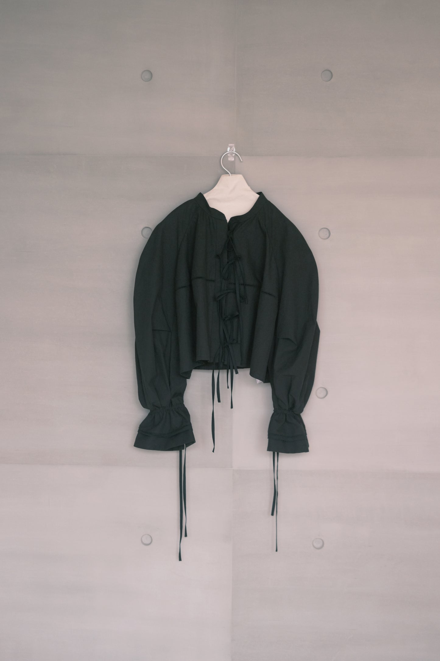 lace tie-detail cropped black shirt (pre-order)
