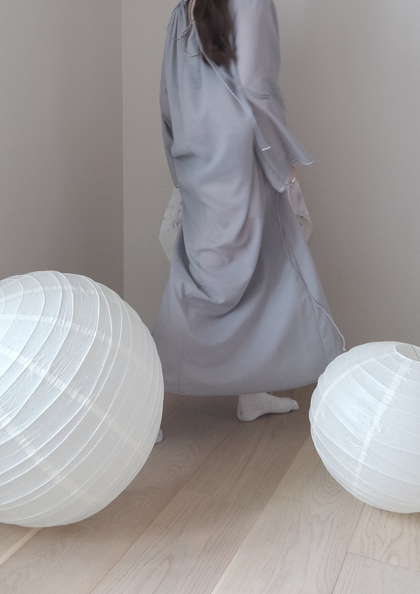 wide sleeves gathered dress (in-stock)